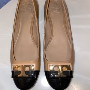 Two tone Tory Burch flats with kitten heel